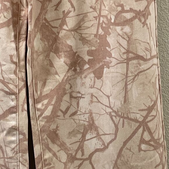 REFRAIN (NWT) Mid-rise Wide Leg Pink Camo/Outdoor Print Jeans, Ivory/Pink - 9/29 - Picture 3 of 9